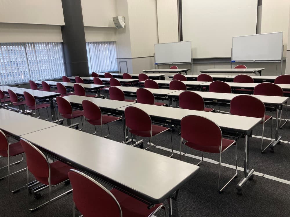 スクール形式のAホール