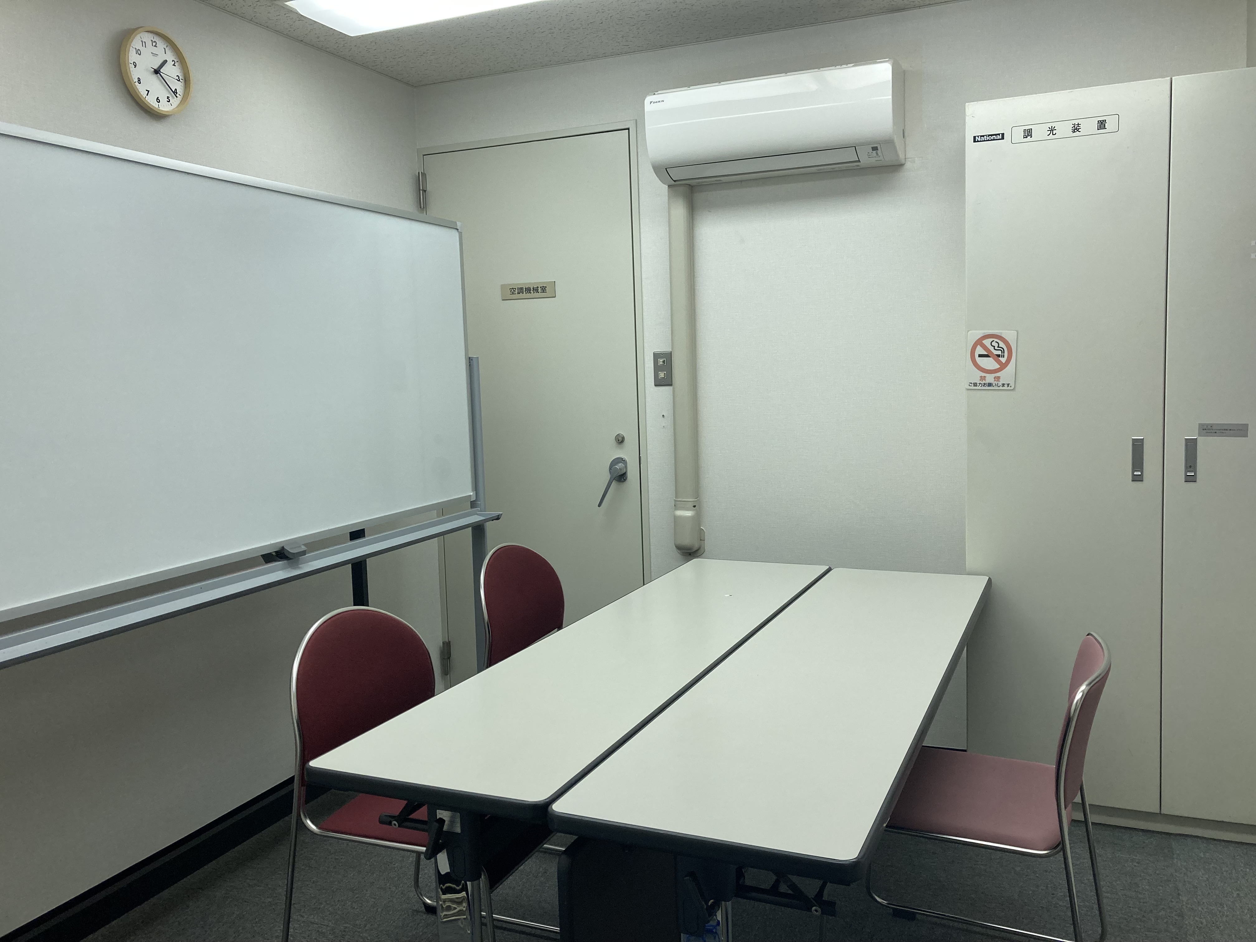 公式 イケマンカンファレンスホール 堺筋本町駅徒歩０分 駅近会議室 9号出口すぐ上 スタッフ常駐 コンビニ1分 会議 セミナーからパーティーまでできる多目的ホール 天井が高い